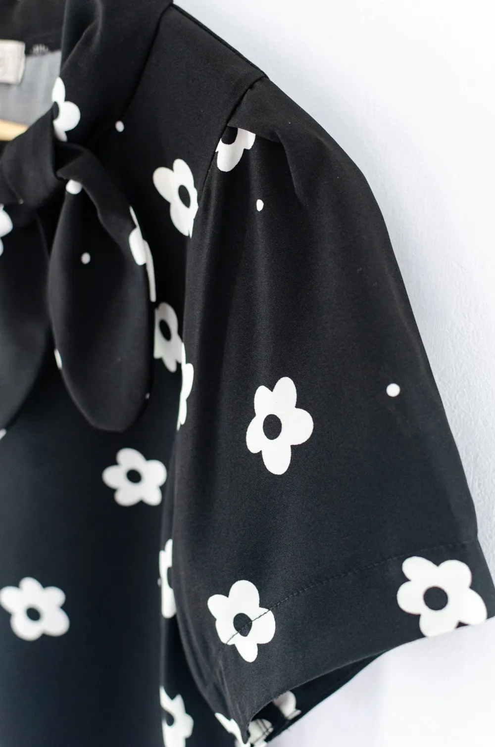 MT5139 Daisy Side Bow Blouse – Black - Image 5