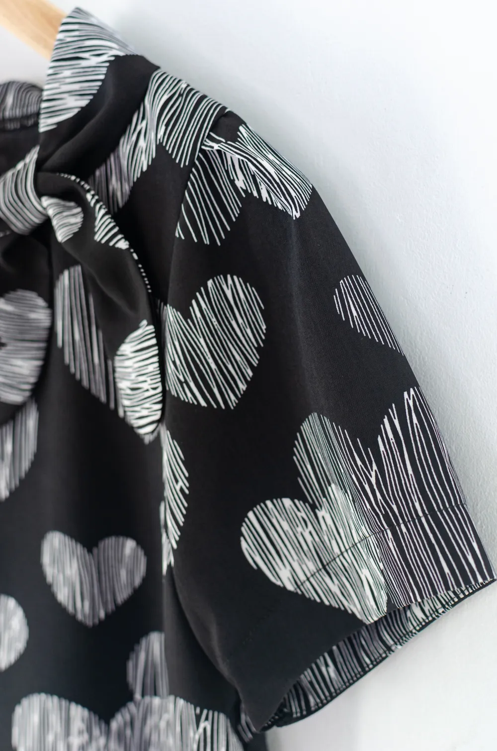 MT5139 Heart Print Side Bow Blouse – Black - Image 4