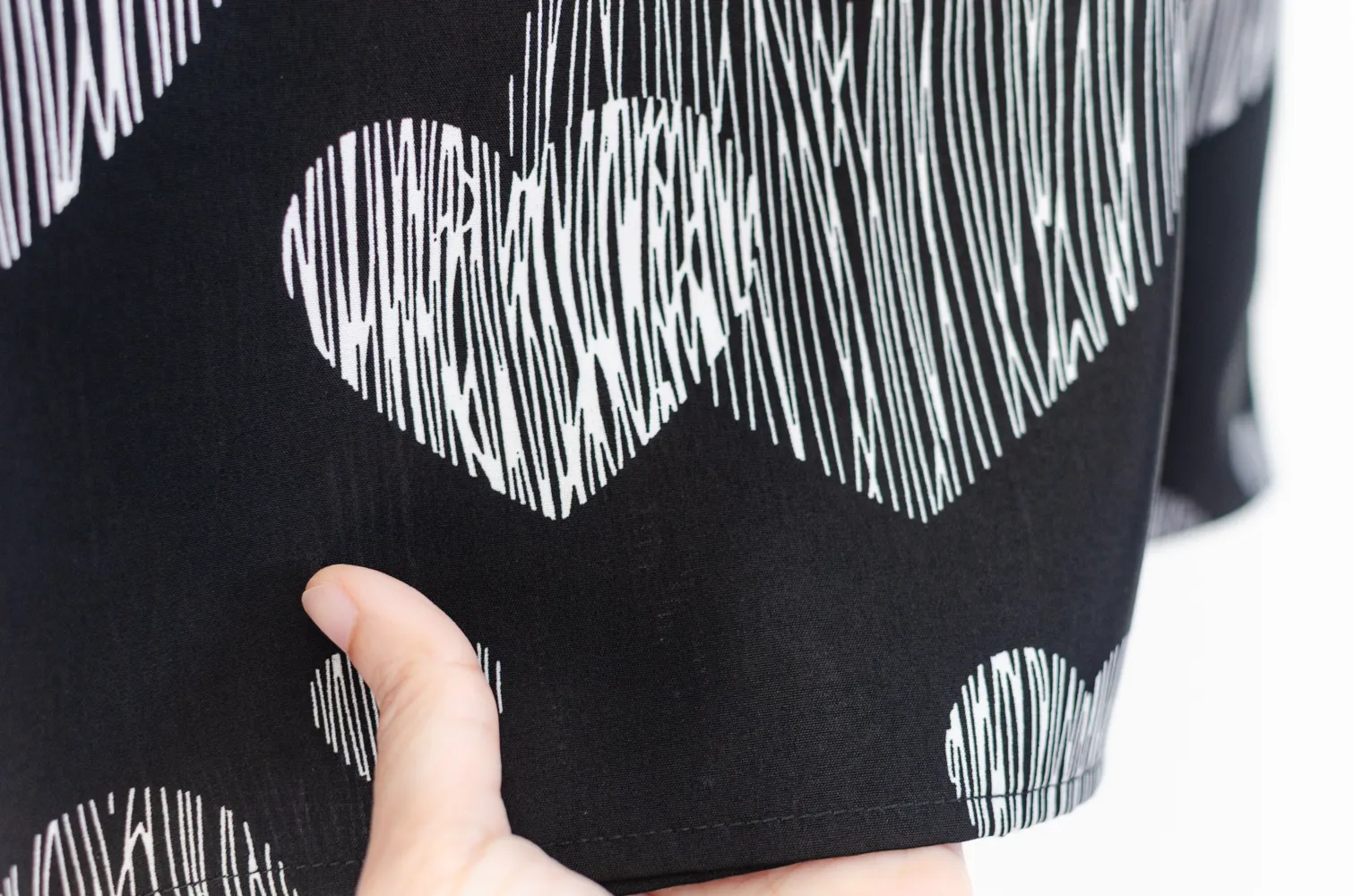 MT5139 Heart Print Side Bow Blouse – Black - Image 5