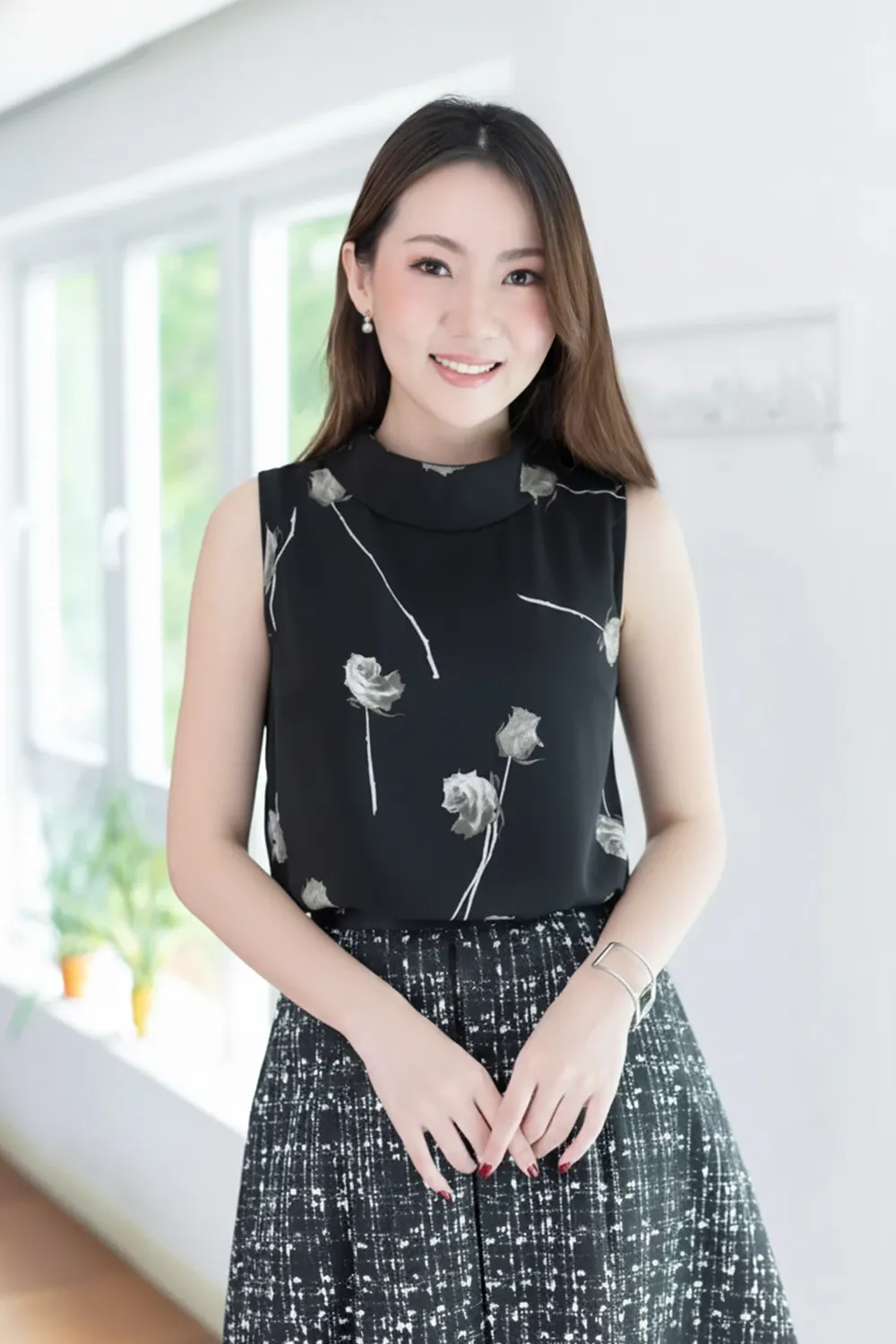 MT5500 High Neck Sleeveless Blouse – Rosie Black