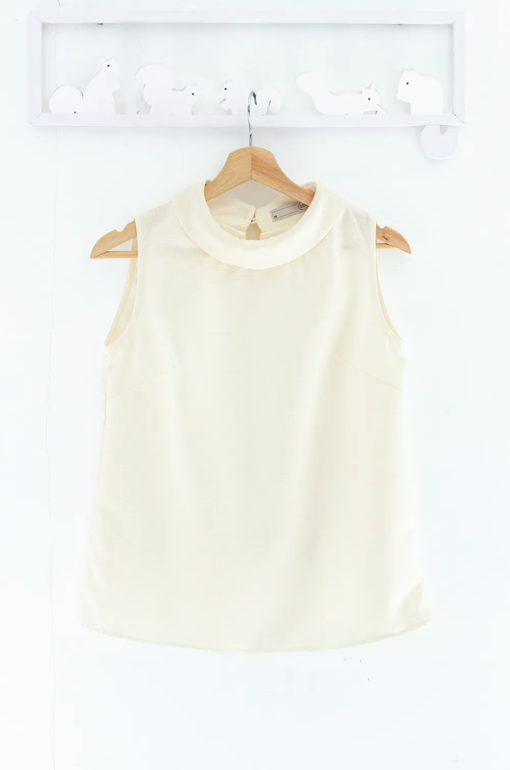 Alternative view of MT5500 High Neck Sleeveless Blouse – Vanilla Tweed