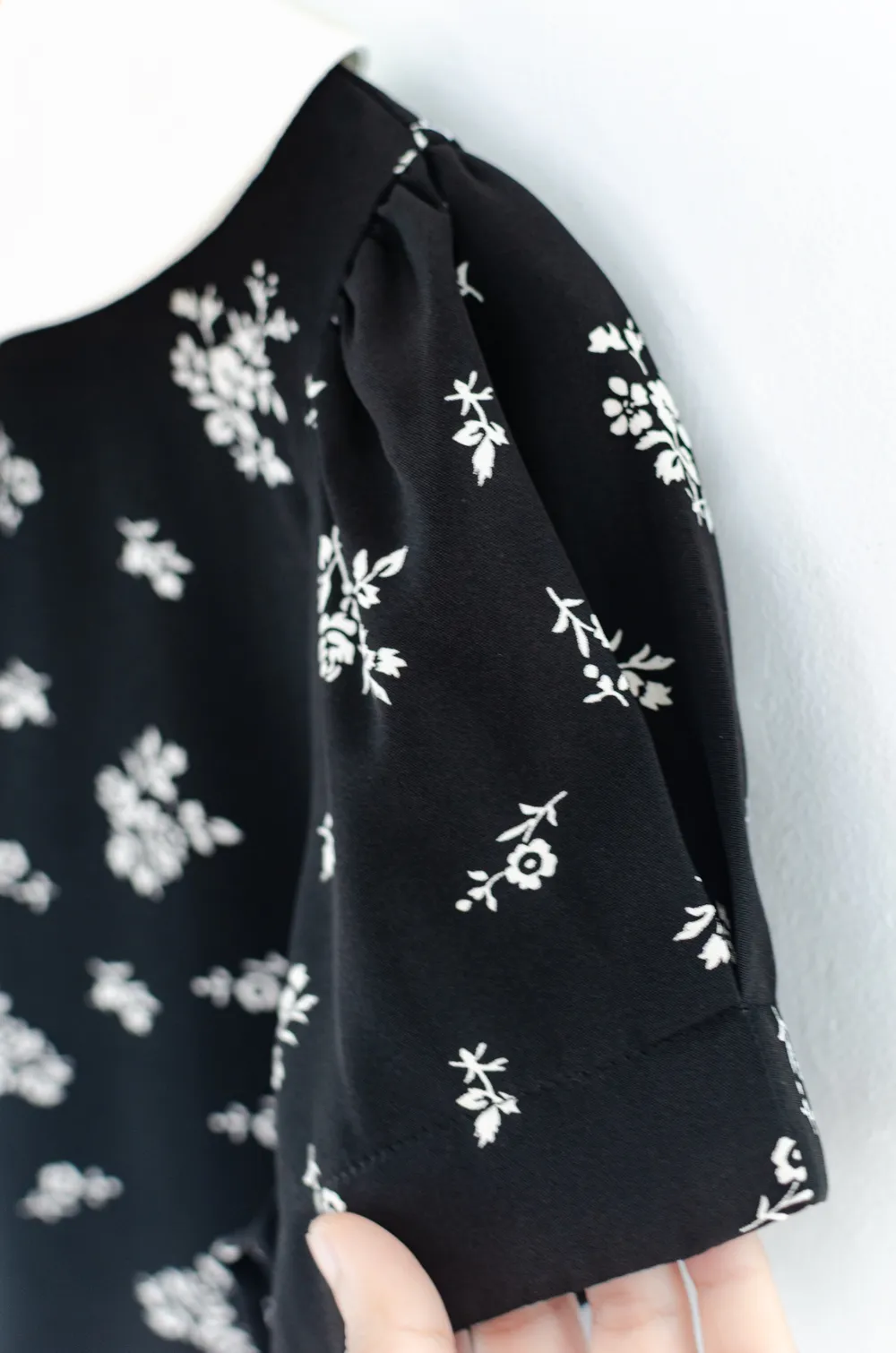 MT6906 Petal Collar Folded Sleeve Blouse – Bouquet Black - Image 4