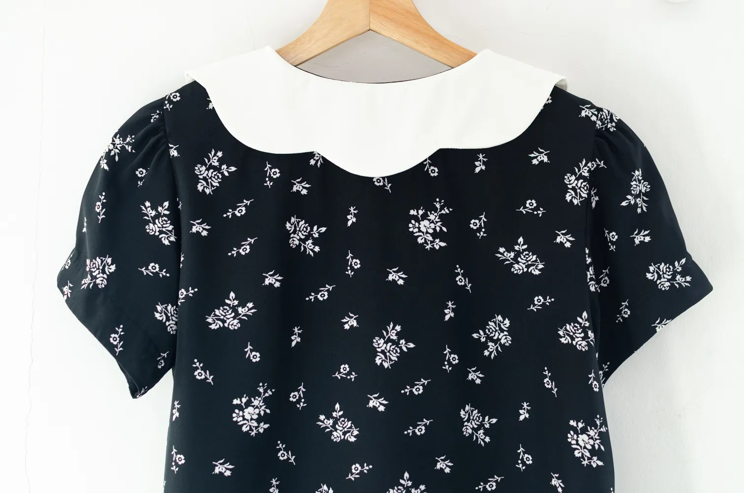 MT6906 Petal Collar Folded Sleeve Blouse – Bouquet Black - Image 6