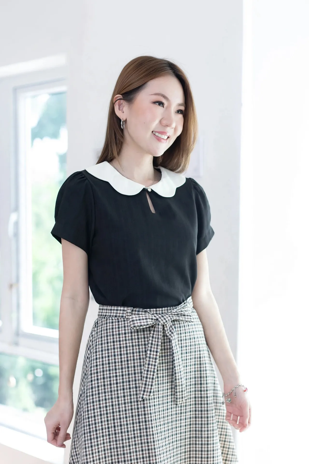 MT6906 Petal Collar Folded Sleeve Blouse – Black