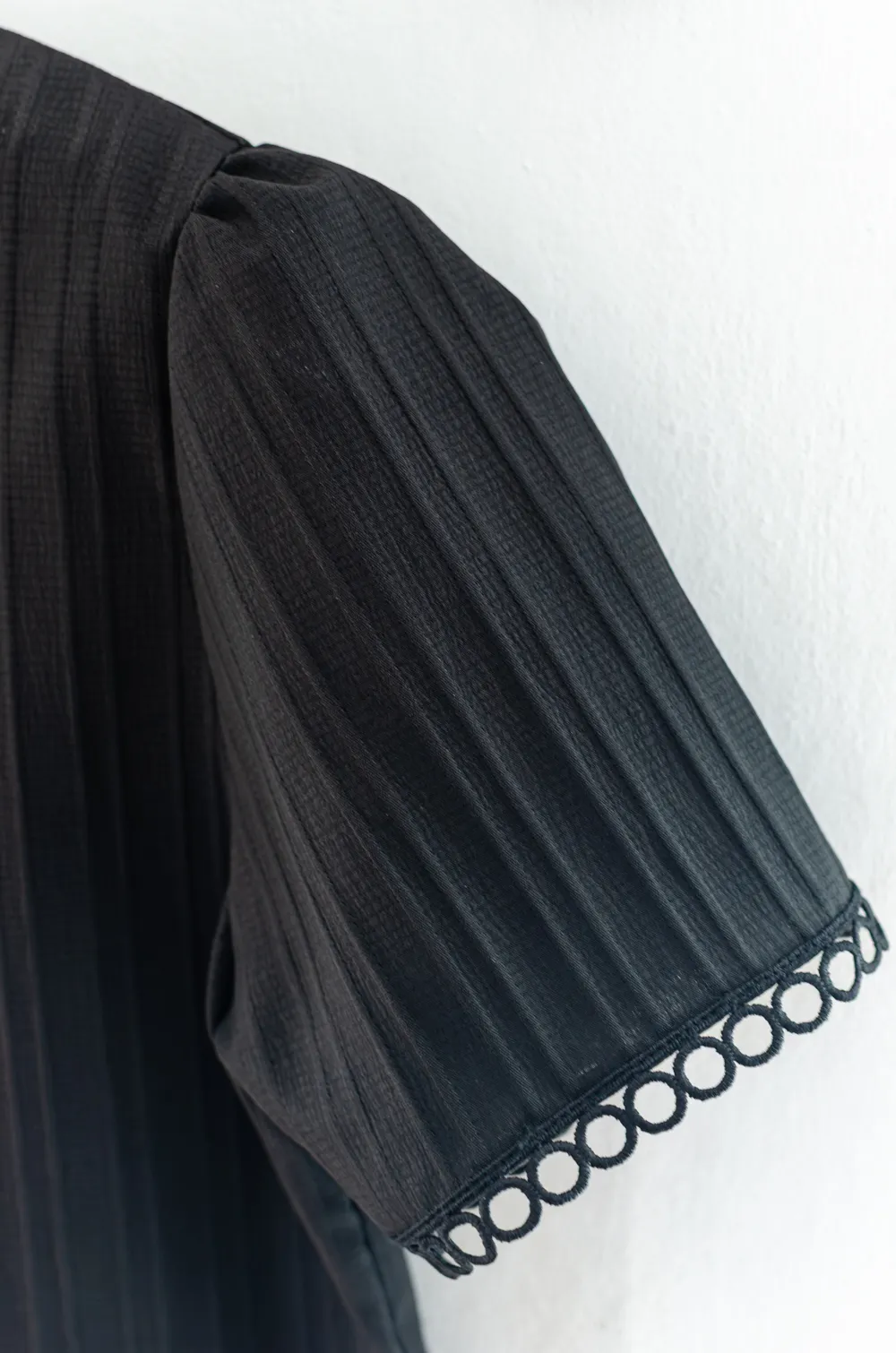 Alternative view of NT2521 Band Collar Lacey Textured Blouse – Black