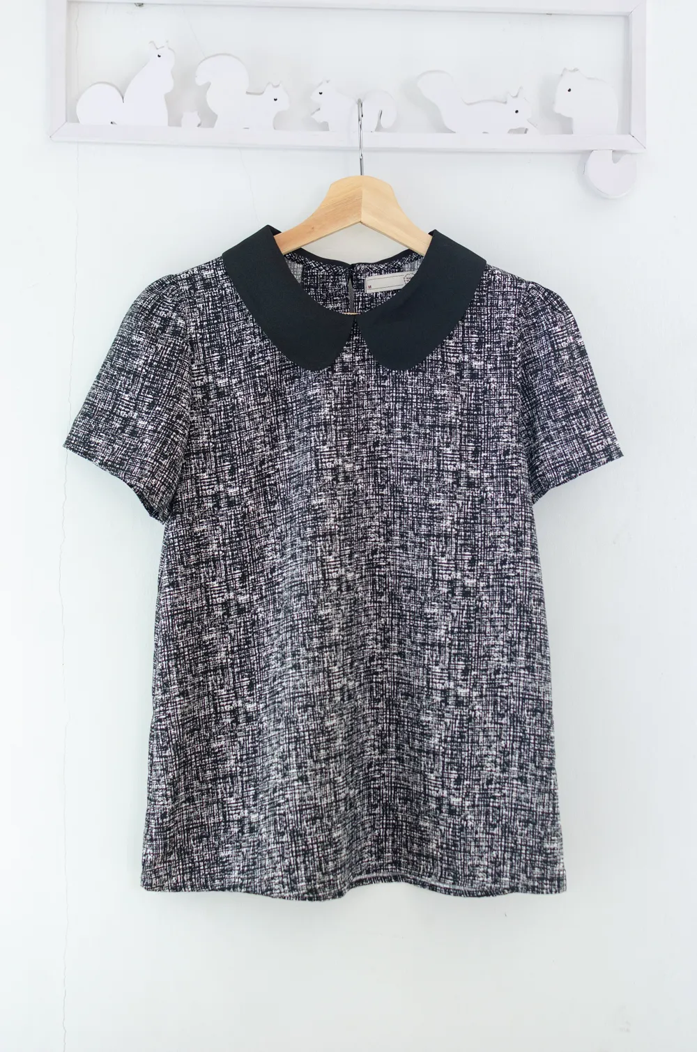 Alternative view of MT0101 Peter Pan Collar Graphic Blouse – Black