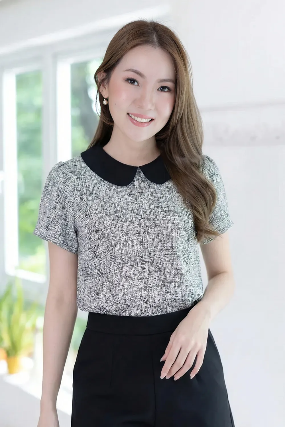 MT0106 Peter Pan Collar Folded Sleeve Blouse – White-Black