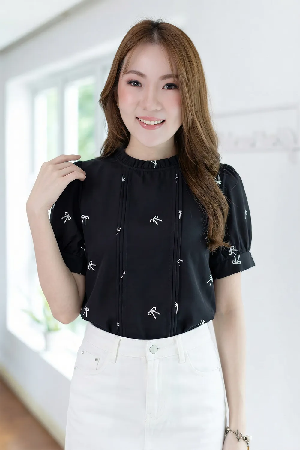 MT0404 Ruff Collar Balloon Sleeve Blouse – Bow Black