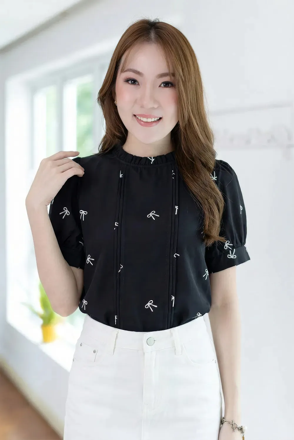 MT0404 Ruff Collar Balloon Sleeve Blouse – Bow Black
