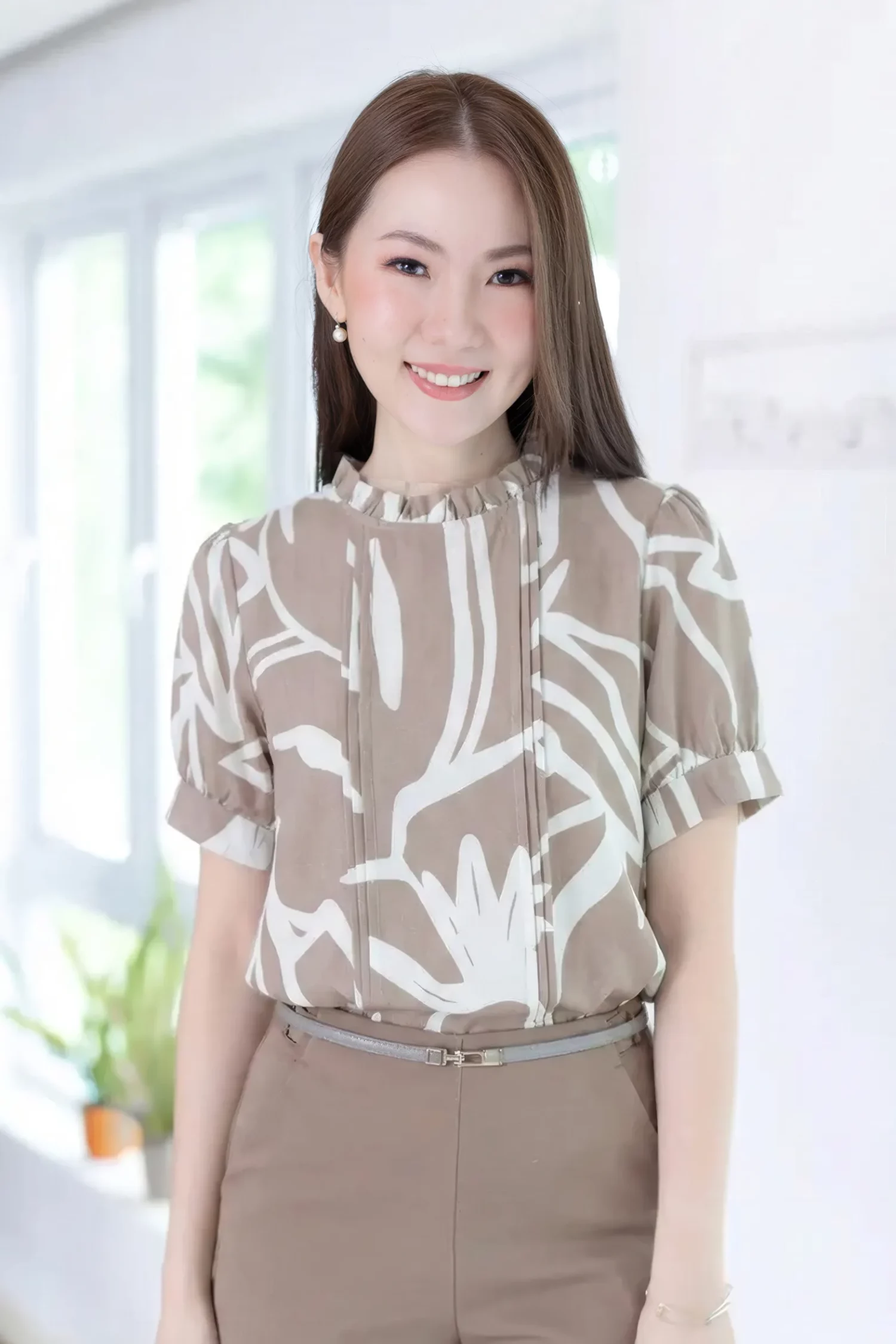 MT0404 Ruff Collar Balloon Sleeve Blouse – Latte