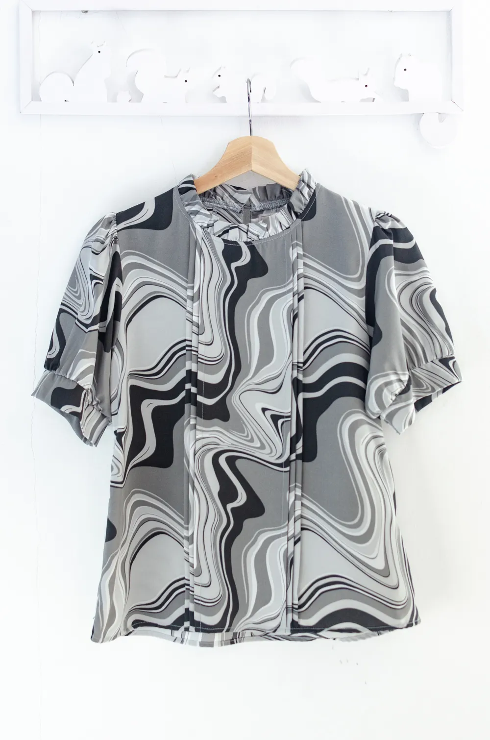 Alternative view of MT0404 Ruff Collar Balloon Sleeve Blouse – Grey