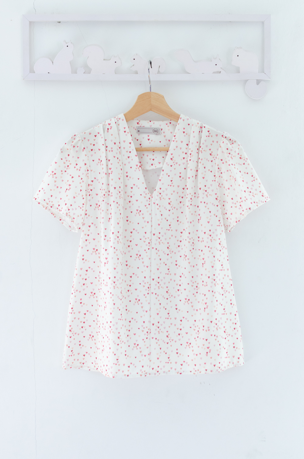 Alternative view of MT0601 V-Collar Heart Blouse – White