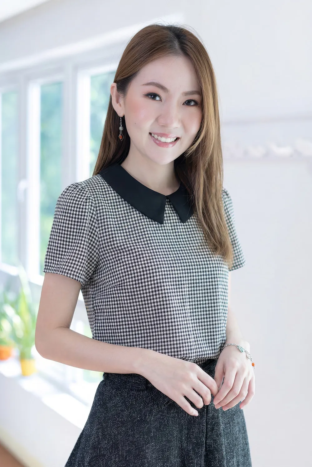 MT1301 Point Collar Gingham Blouse – Black