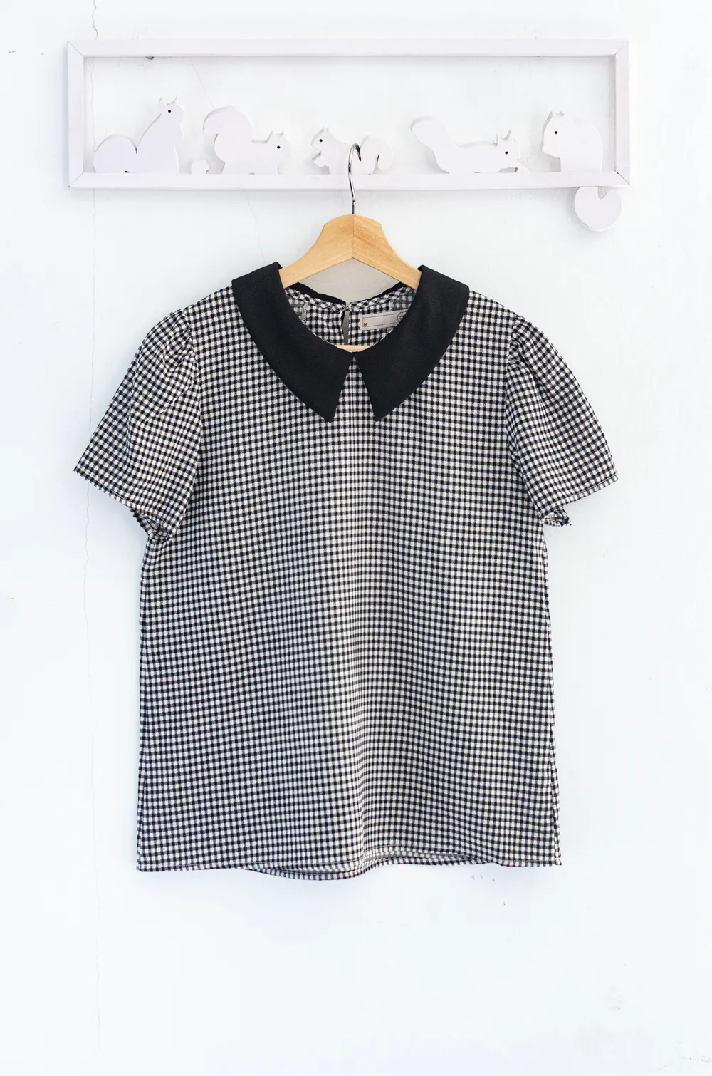 Alternative view of MT1301 Point Collar Gingham Blouse – Black