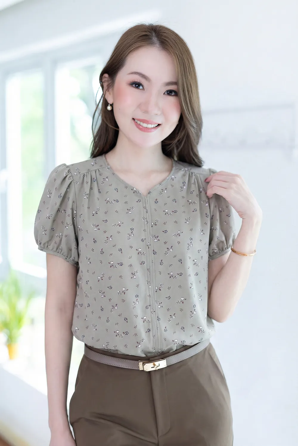 MT4527 Floral Notch Neck Puff Sleeve Blouse – Taupe Grey