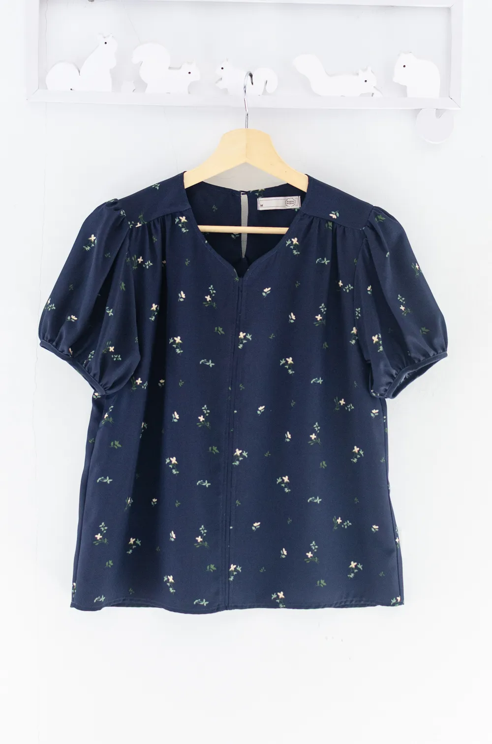 Alternative view of MT4527 Floral Notch Neck Puff Sleeve Blouse – Navy Blue