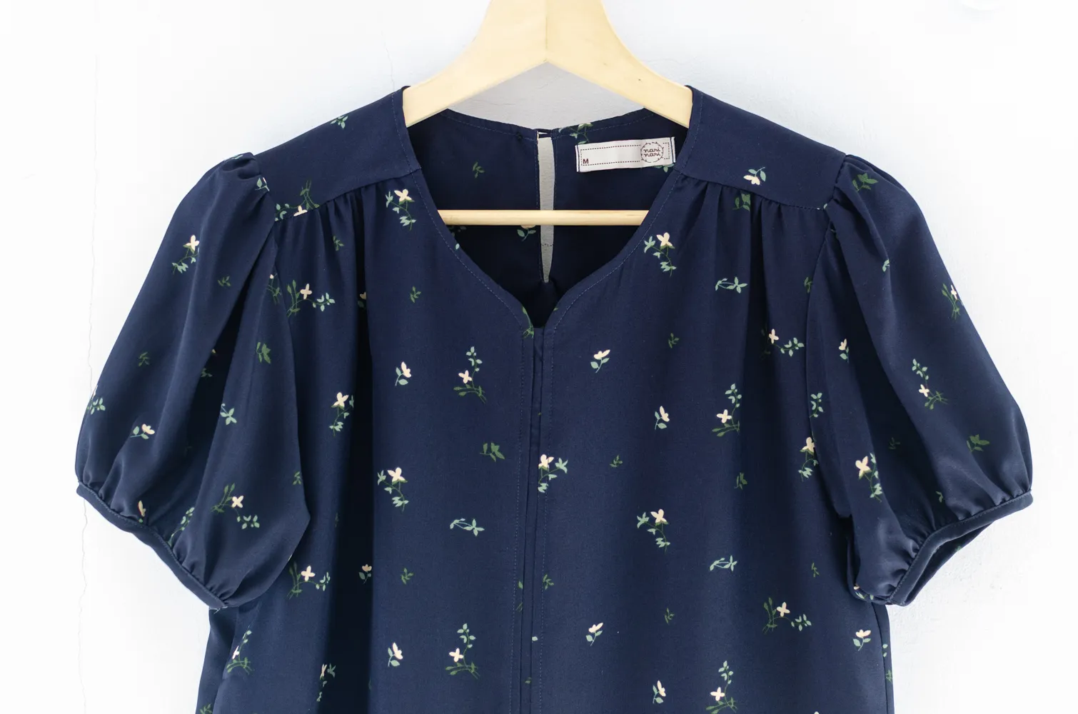 MT4527 Floral Notch Neck Puff Sleeve Blouse – Navy Blue - Image 3
