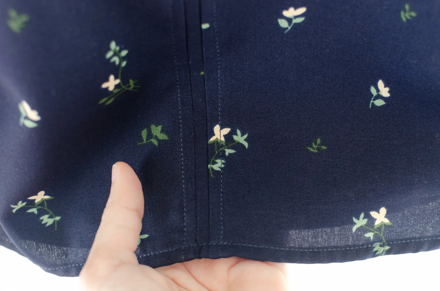 MT4527 Floral Notch Neck Puff Sleeve Blouse – Navy Blue - Image 5