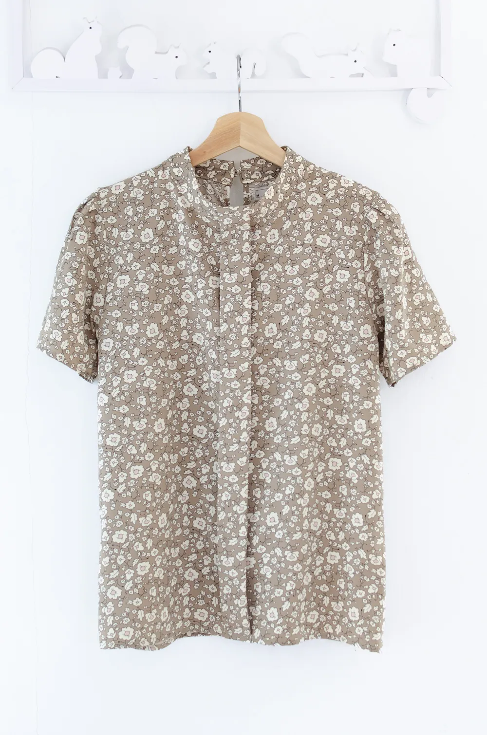 Alternative view of MT5239 Floral Band Collar Placket Blouse – Brown