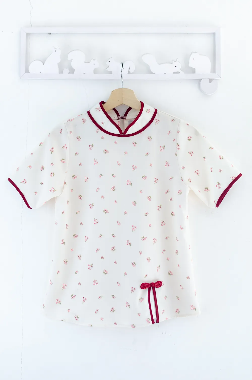 Alternative view of MT6210 Chinese Collar Side Slit Blouse – Blessed White