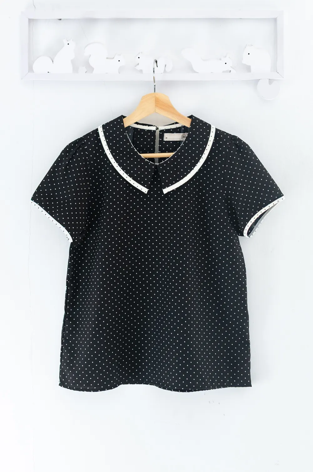 Alternative view of MT6610 Point Collar Polka Dot Blouse – BW