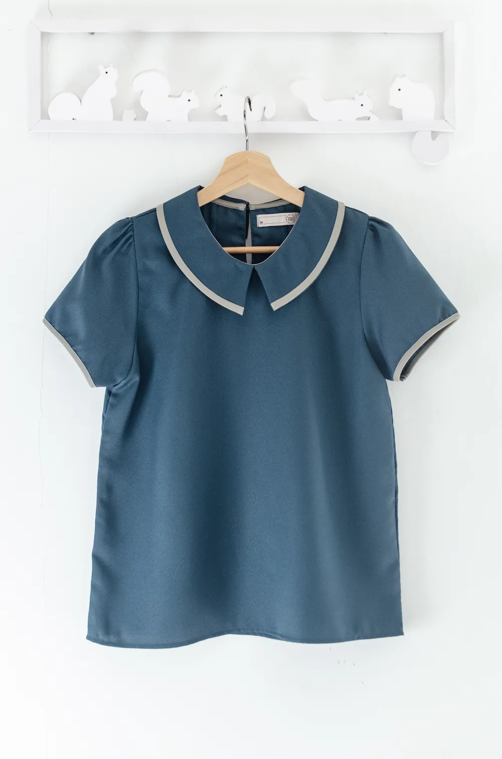 Alternative view of MT6610 Point Collar Blouse – Dark Ocean Green