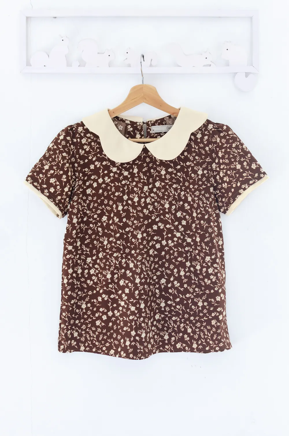Alternative view of MT7047 Flora Petal Collar Blouse – Cinnamon Brown