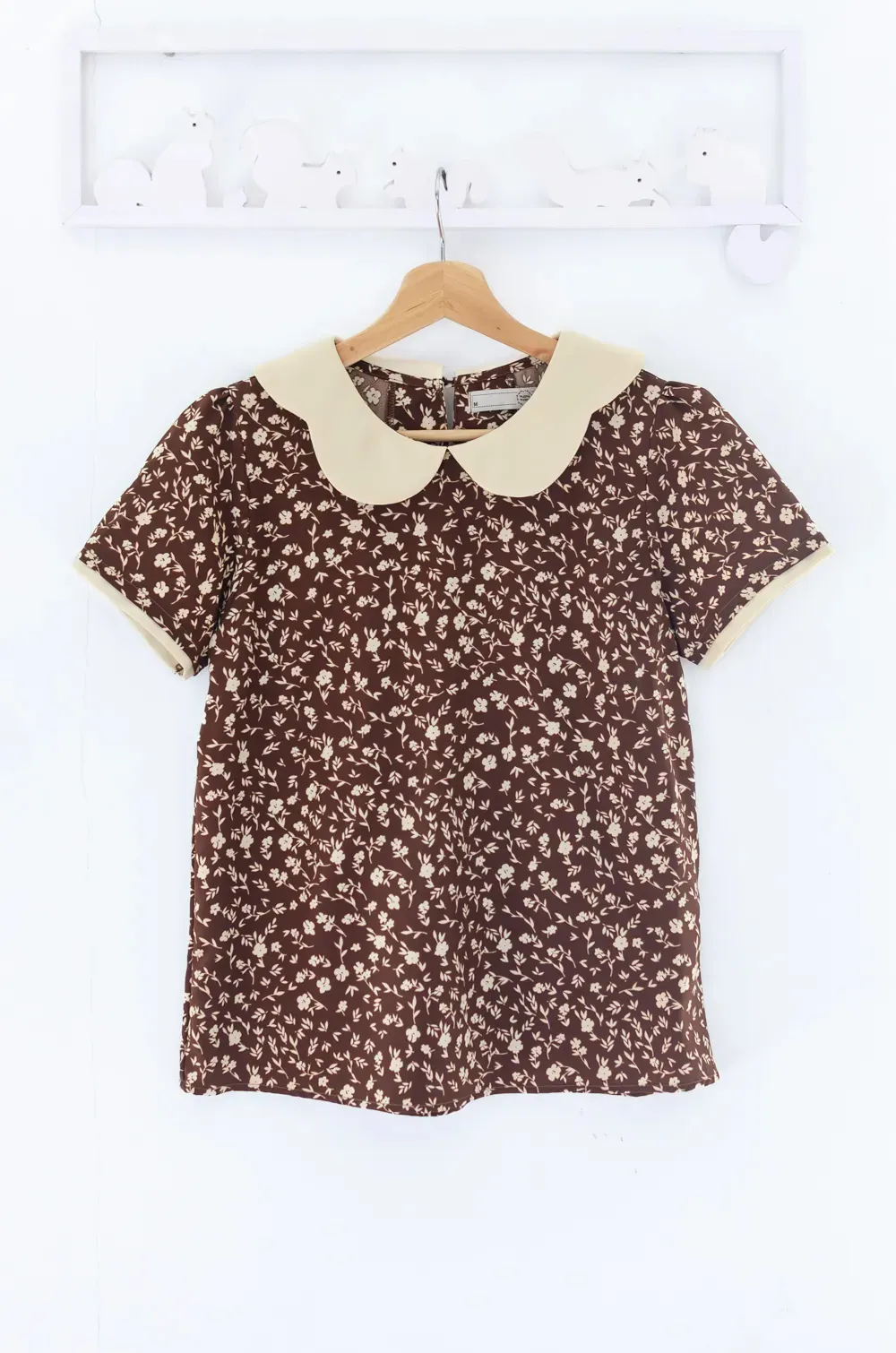 Alternative view of MT7047 Flora Petal Collar Blouse – Cinnamon Brown