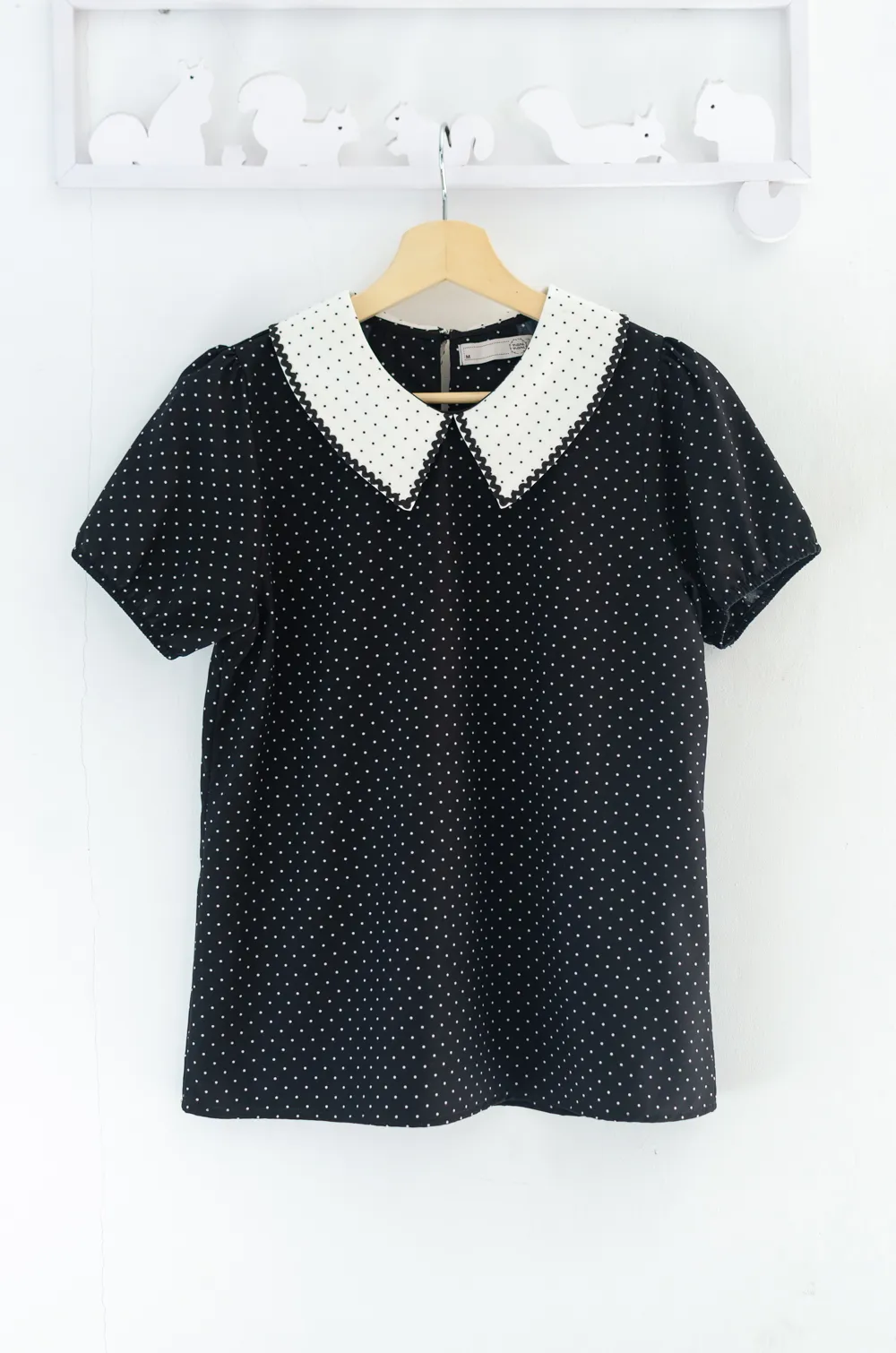 Alternative view of MT7350 Wavy Trimmed Collar Blouse – Dot Black
