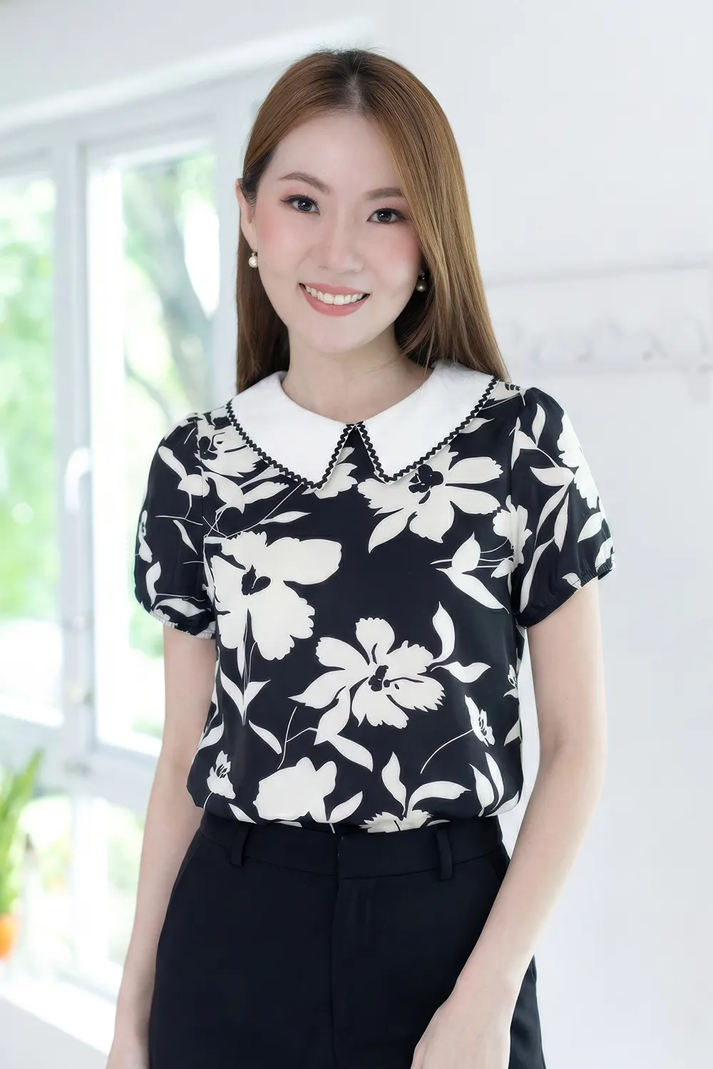 MT7350 Wavy Trimmed Collar Blouse – Floral Black