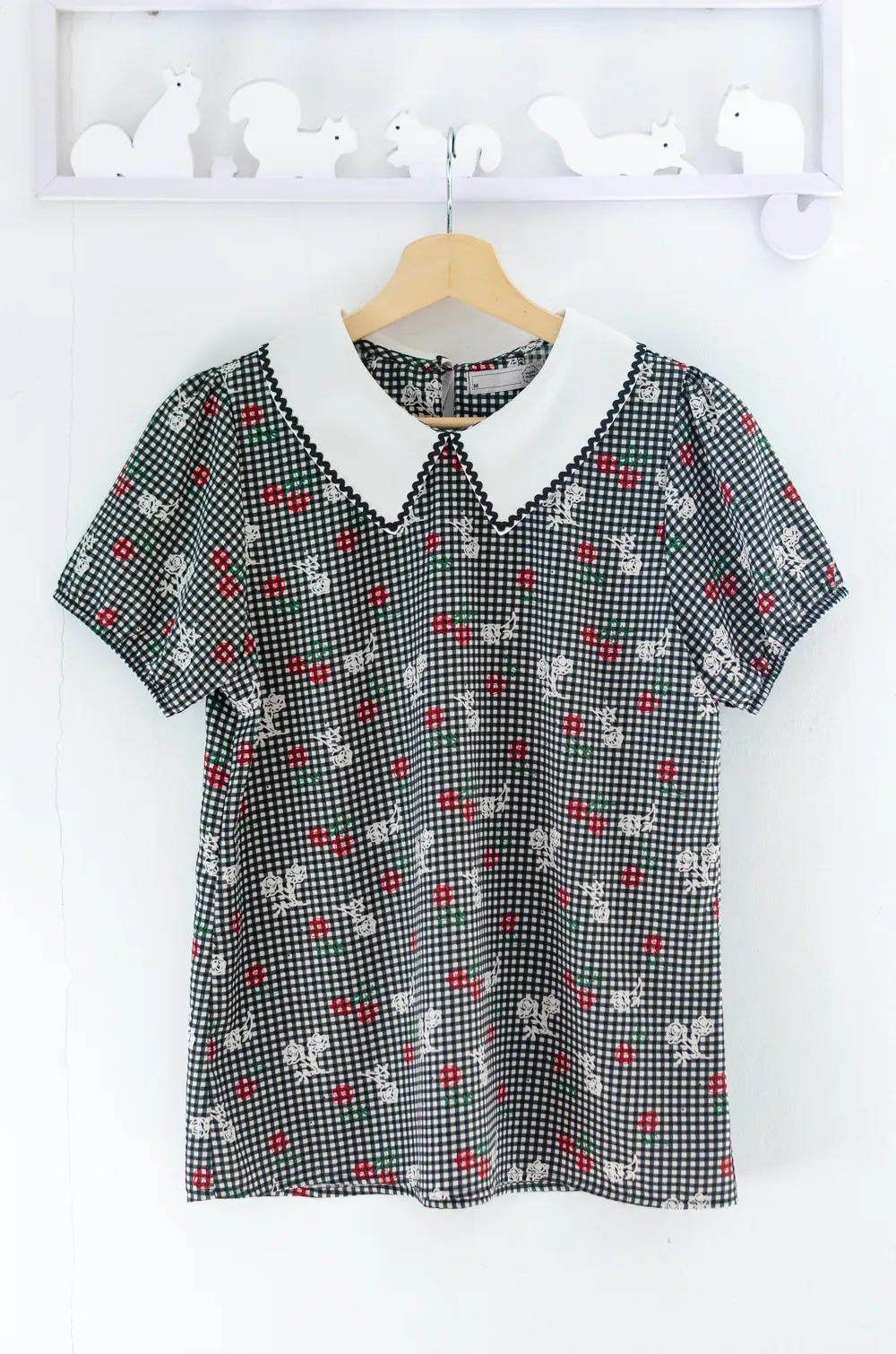 Alternative view of MT7350 Wavy Trimmed Collar Blouse – Black Gingham