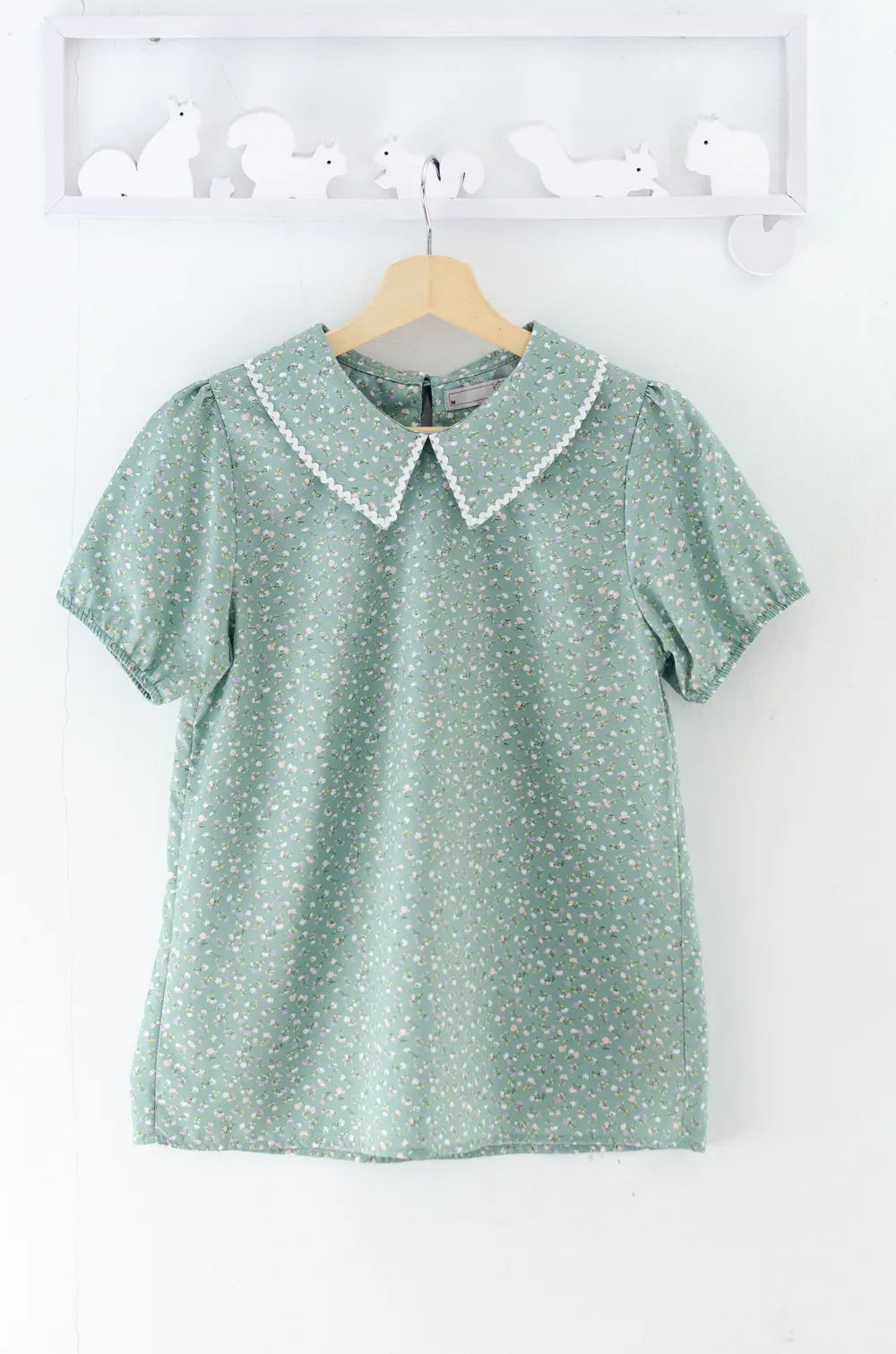 Alternative view of MT7350 Wavy Trimmed Collar Blouse – Green Meadow