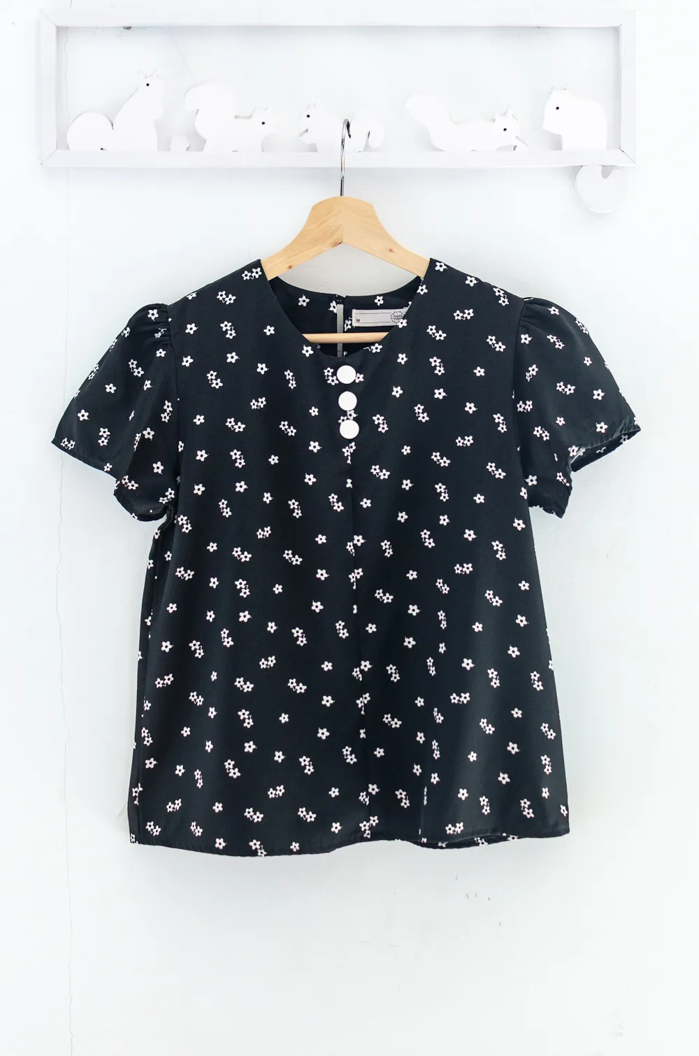 Alternative view of MT0301 Triple Button Daisy Blouse – Black