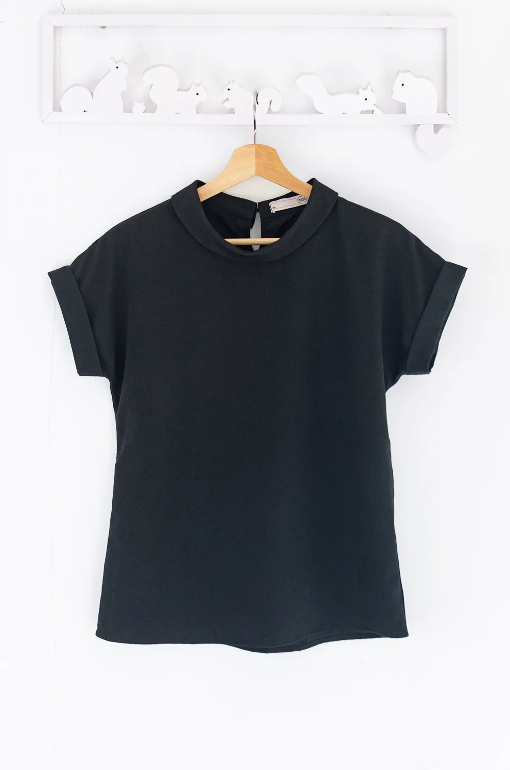 Alternative view of MT2514 Folded Collar Crinkled Blouse – Black