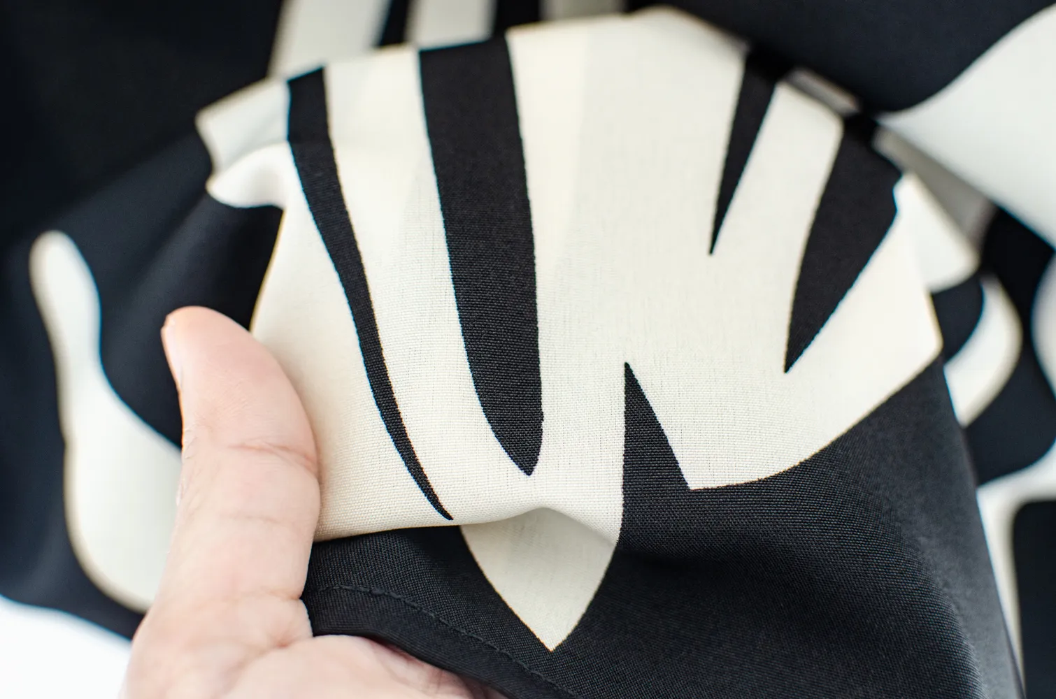 MT2514 Folded Collar Graphic Blouse – Affogato Black - Image 4