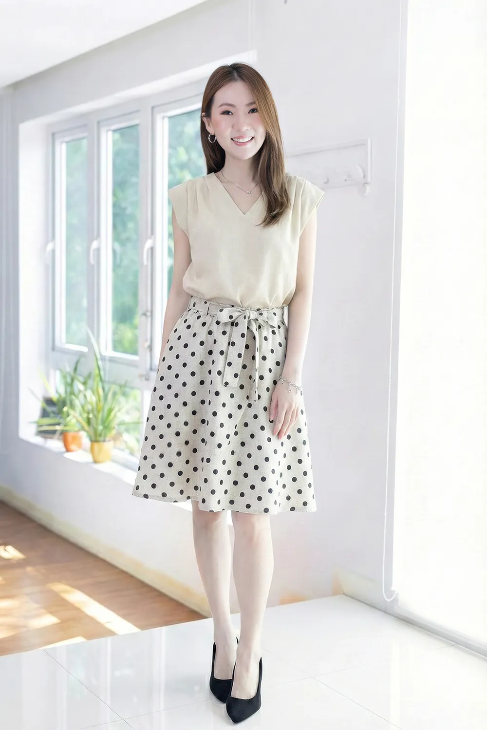 MT3100 Classic Sleeveless Blouse – Ivory - Image 4