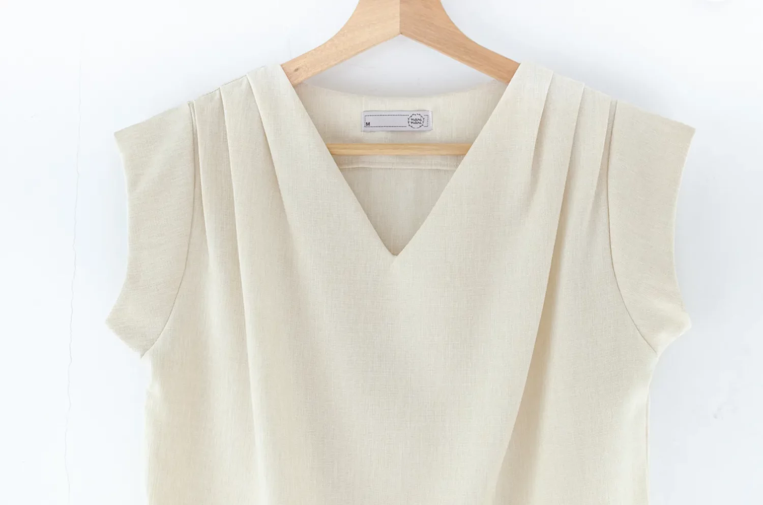 Alternative view of MT3100 Classic Sleeveless Blouse – Ivory