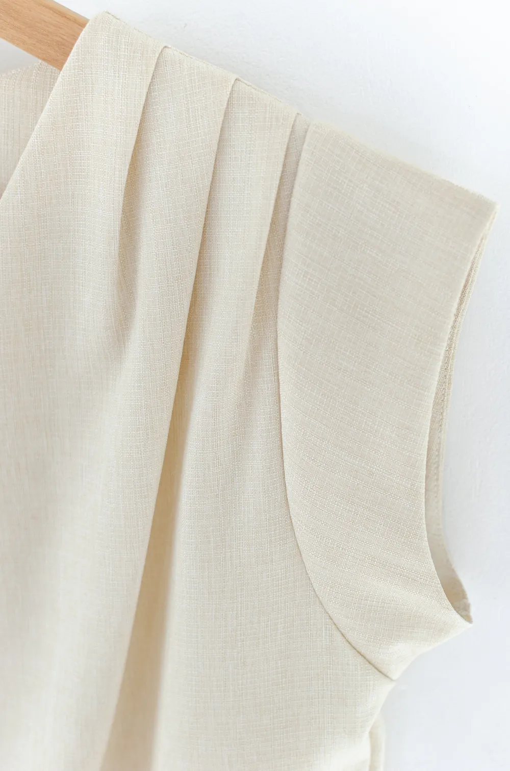 MT3100 Classic Sleeveless Blouse – Ivory - Image 5