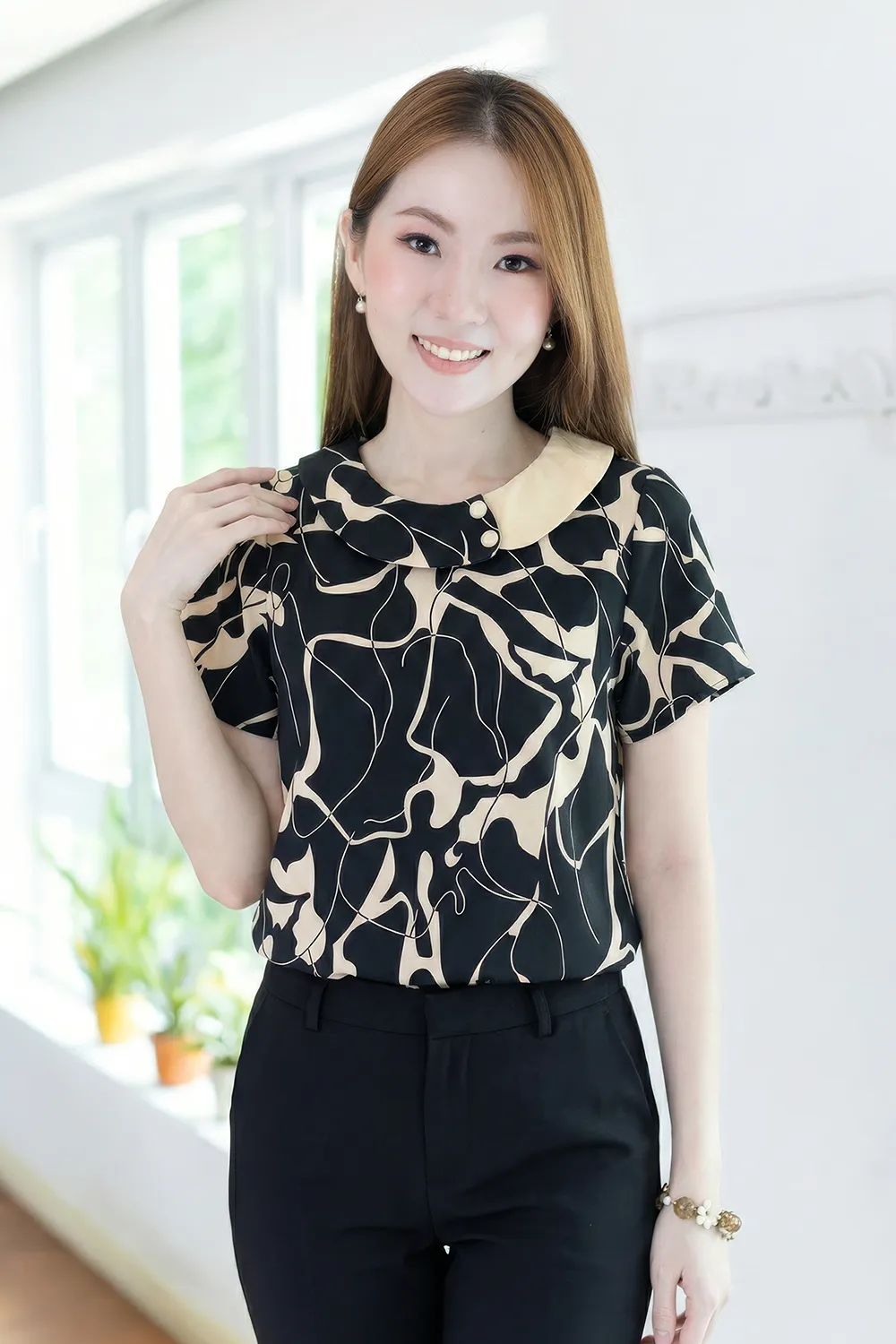 MT6401 Contrast Collar Buttoned Blouse – Affogato Black