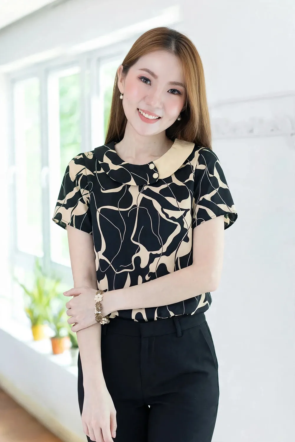 MT6401 Contrast Collar Buttoned Blouse – Affogato Black