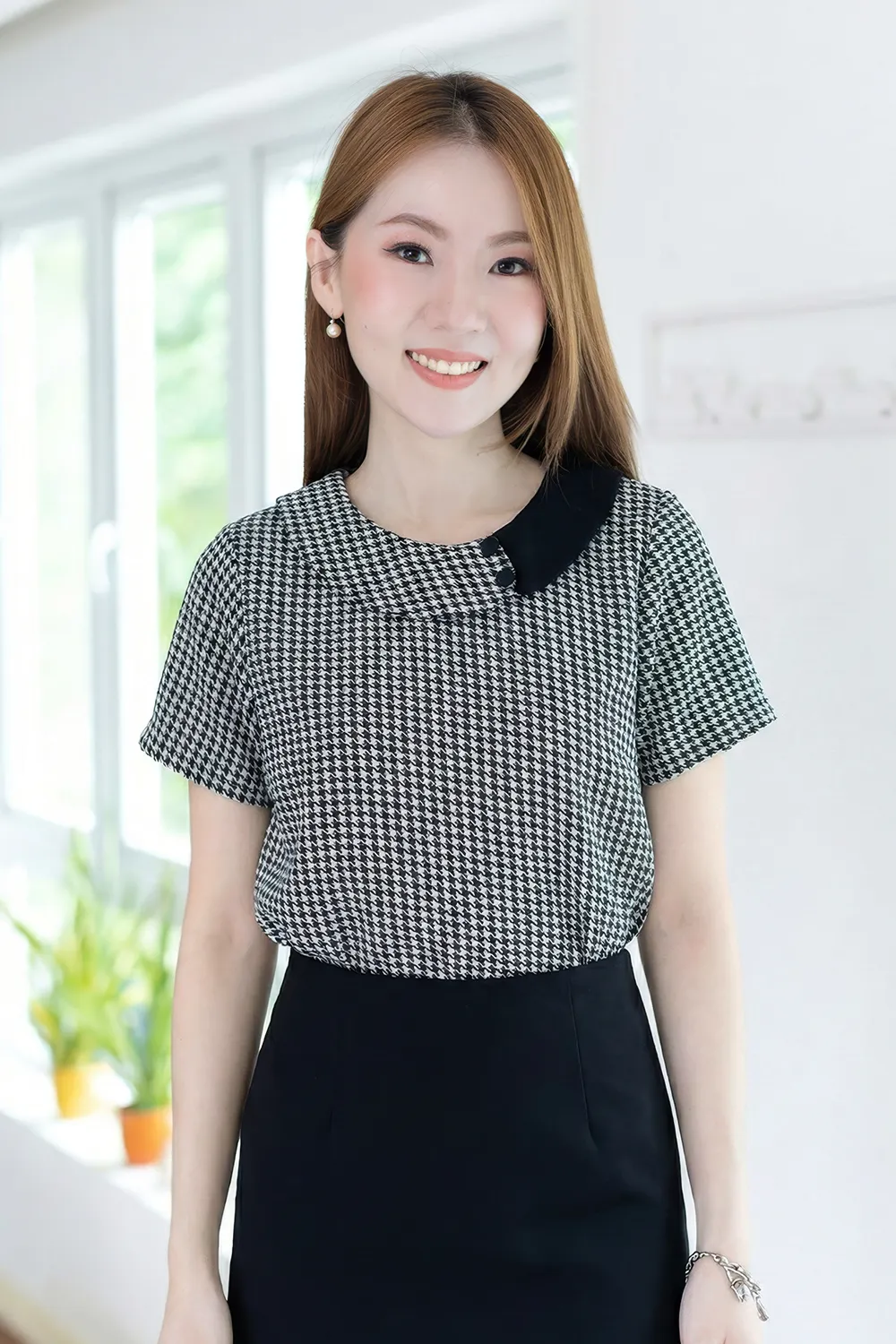 MT6401 Contrast Collar Buttoned Blouse – Shinori Black