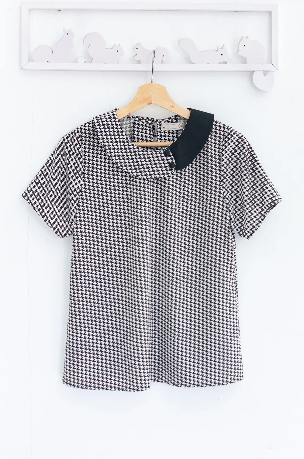 Alternative view of MT6401 Contrast Collar Buttoned Blouse – Shinori Black