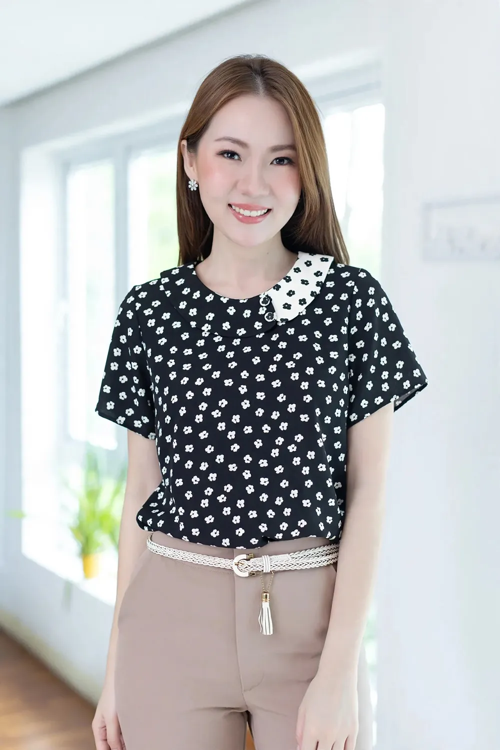 MT6401 Contrast Collar Buttoned Blouse – Daisy Black