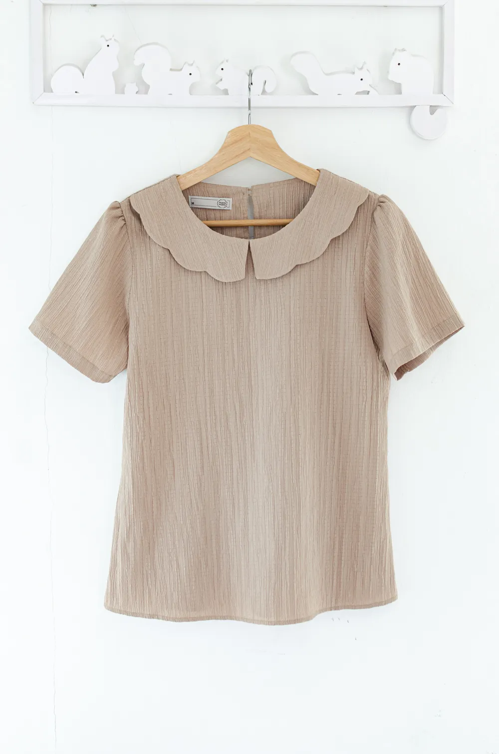 Alternative view of NT2468 Scallop Collar Textured Blouse – Latte