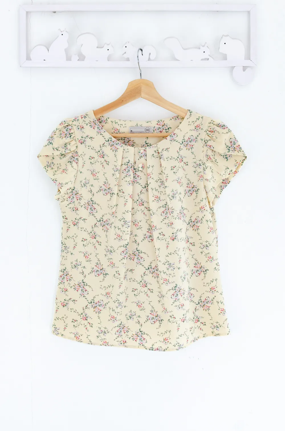 Alternative view of MT0503 Folded Neckline Ivy Blouse – Cream