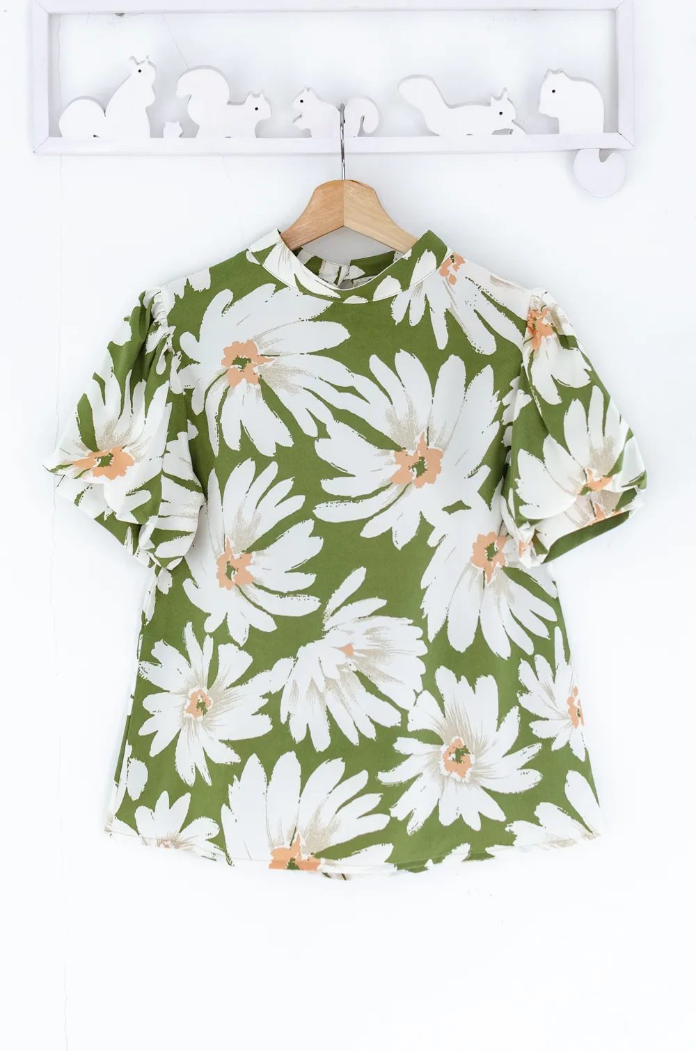 Alternative view of MT0707 Daisy Balloon Sleeve Blouse – Prairie Green