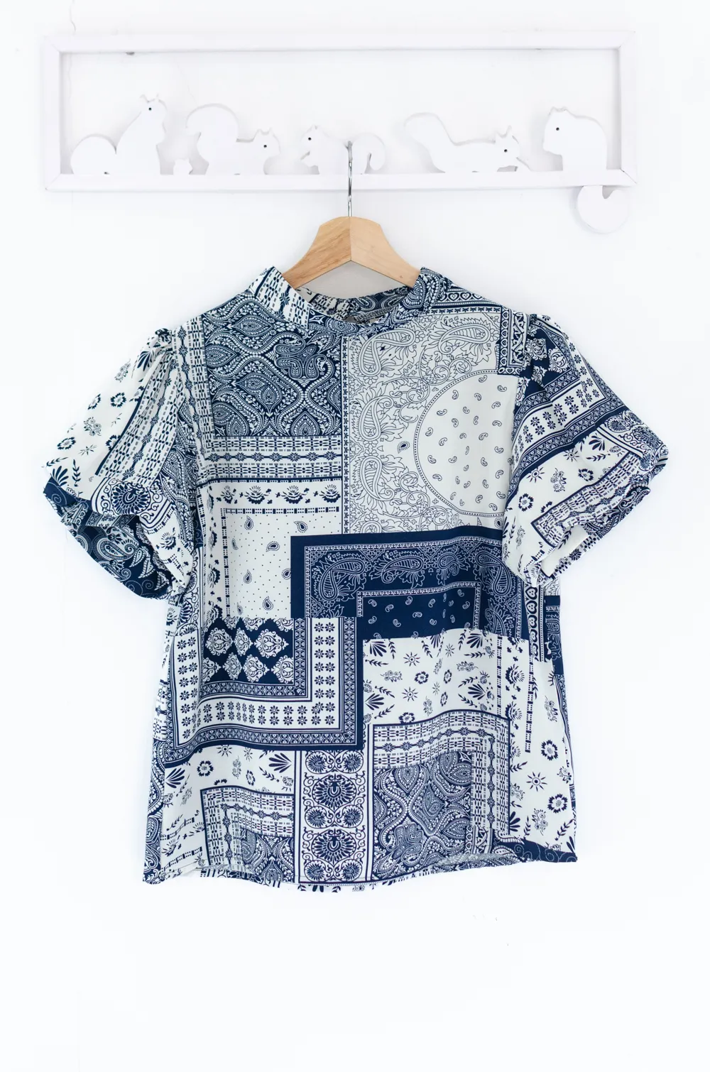 Alternative view of MT0707 Paisley Balloon Sleeve Blouse – Blue-White