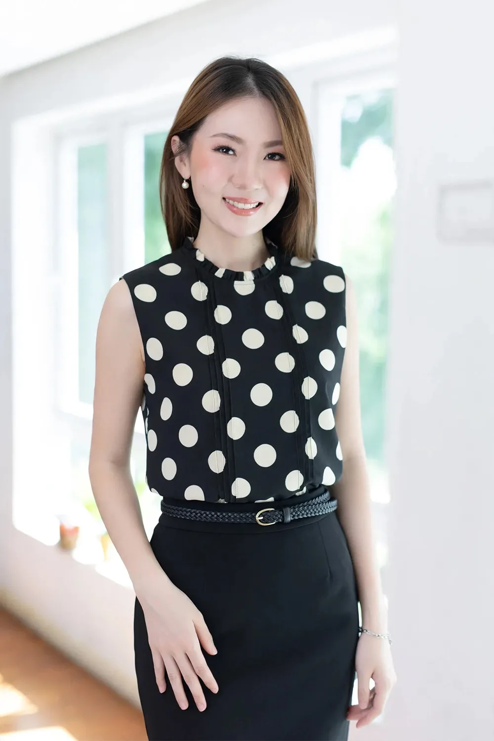 MT5700 Ruff Collar Pintuck Sleeveless Blouse – Dot Black