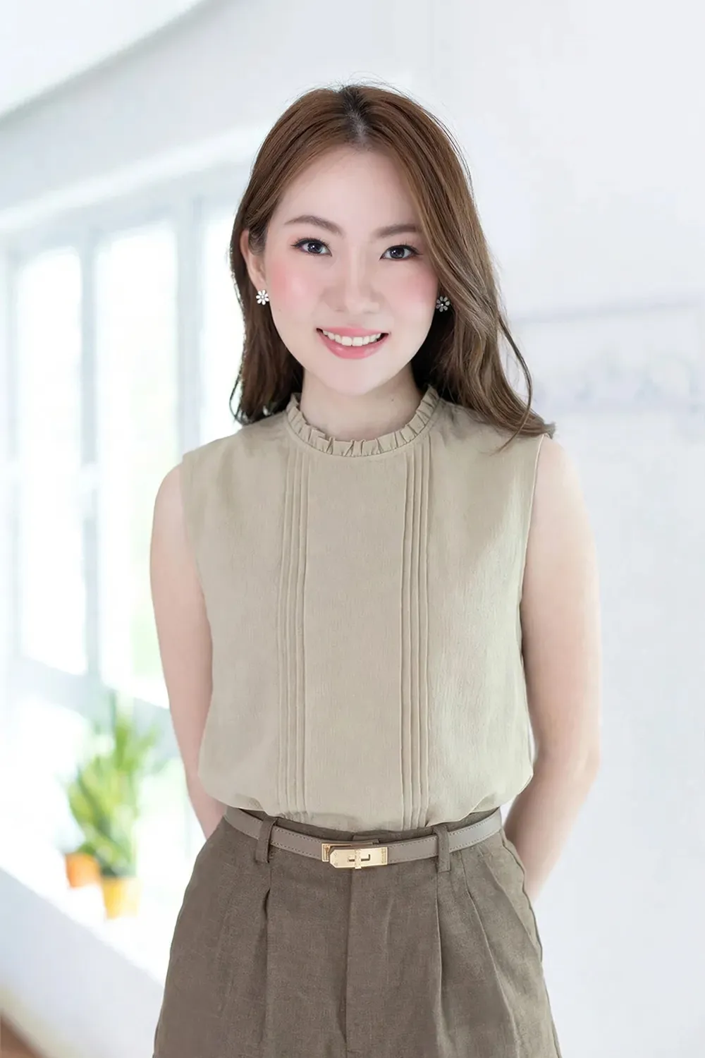 Alternative view of MT5700 Ruff Collar Pintuck Sleeveless Blouse – Crinkled Latte