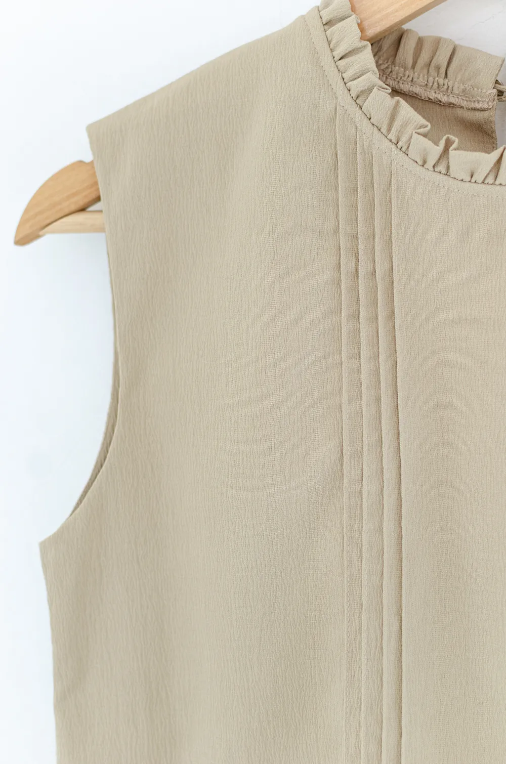 MT5700 Ruff Collar Pintuck Sleeveless Blouse – Crinkled Latte - Image 4